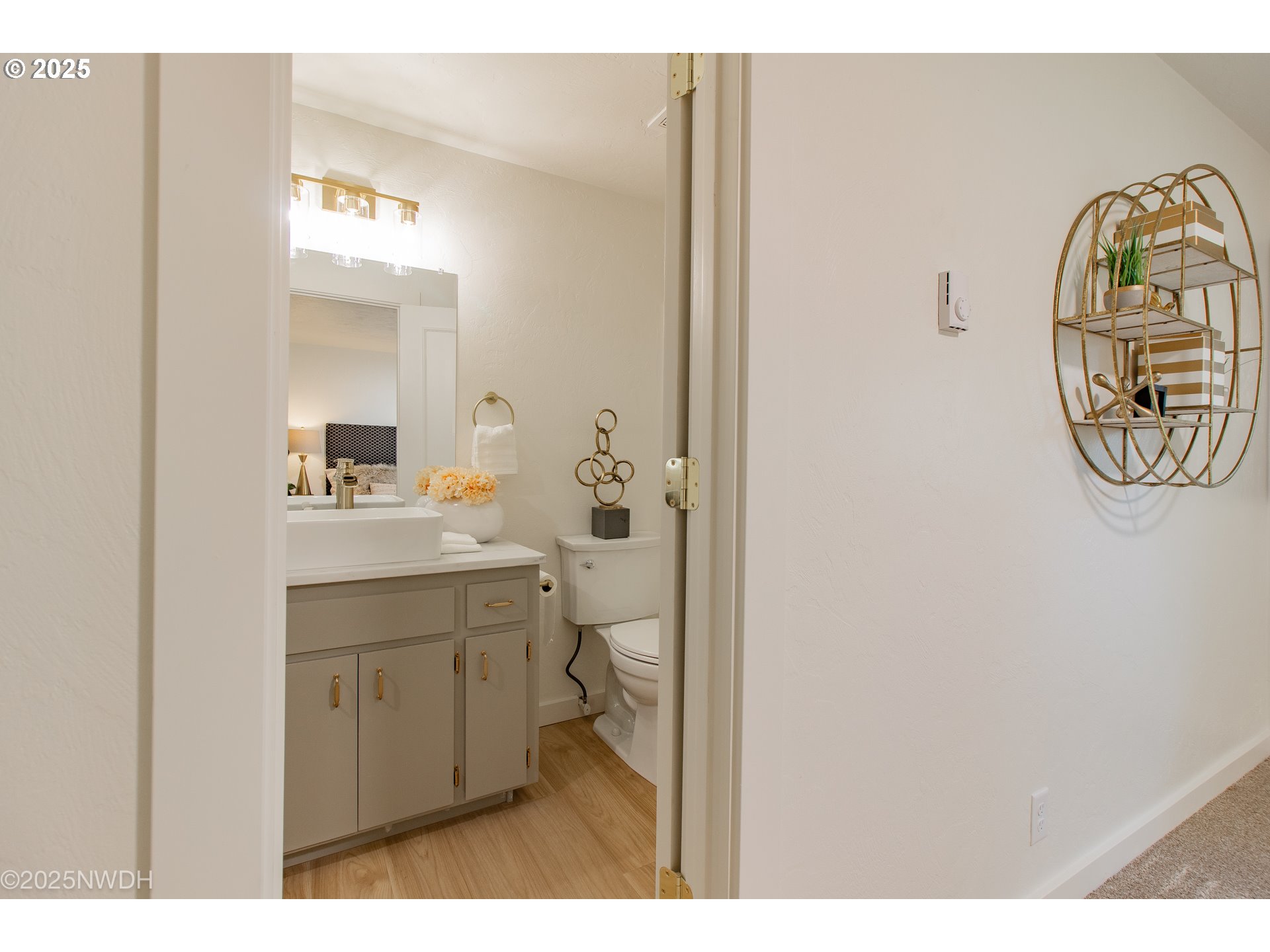 651 T Street Springfield, OR 97477 - Photo 18 of 32 a bathroom with a sink and a mirror