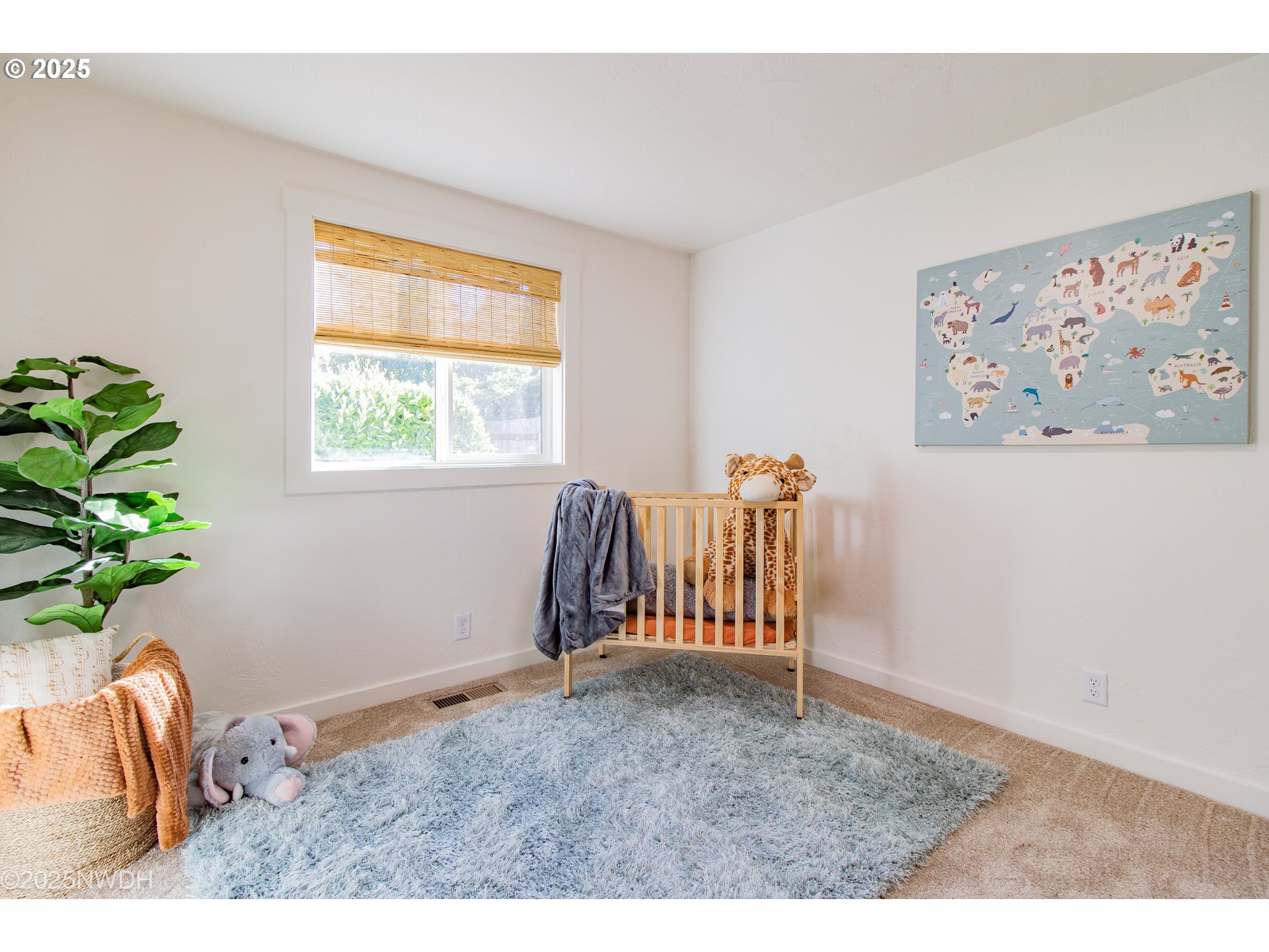 651 T Street Springfield, OR 97477 - Photo 21 of 32 a room with furniture and a window