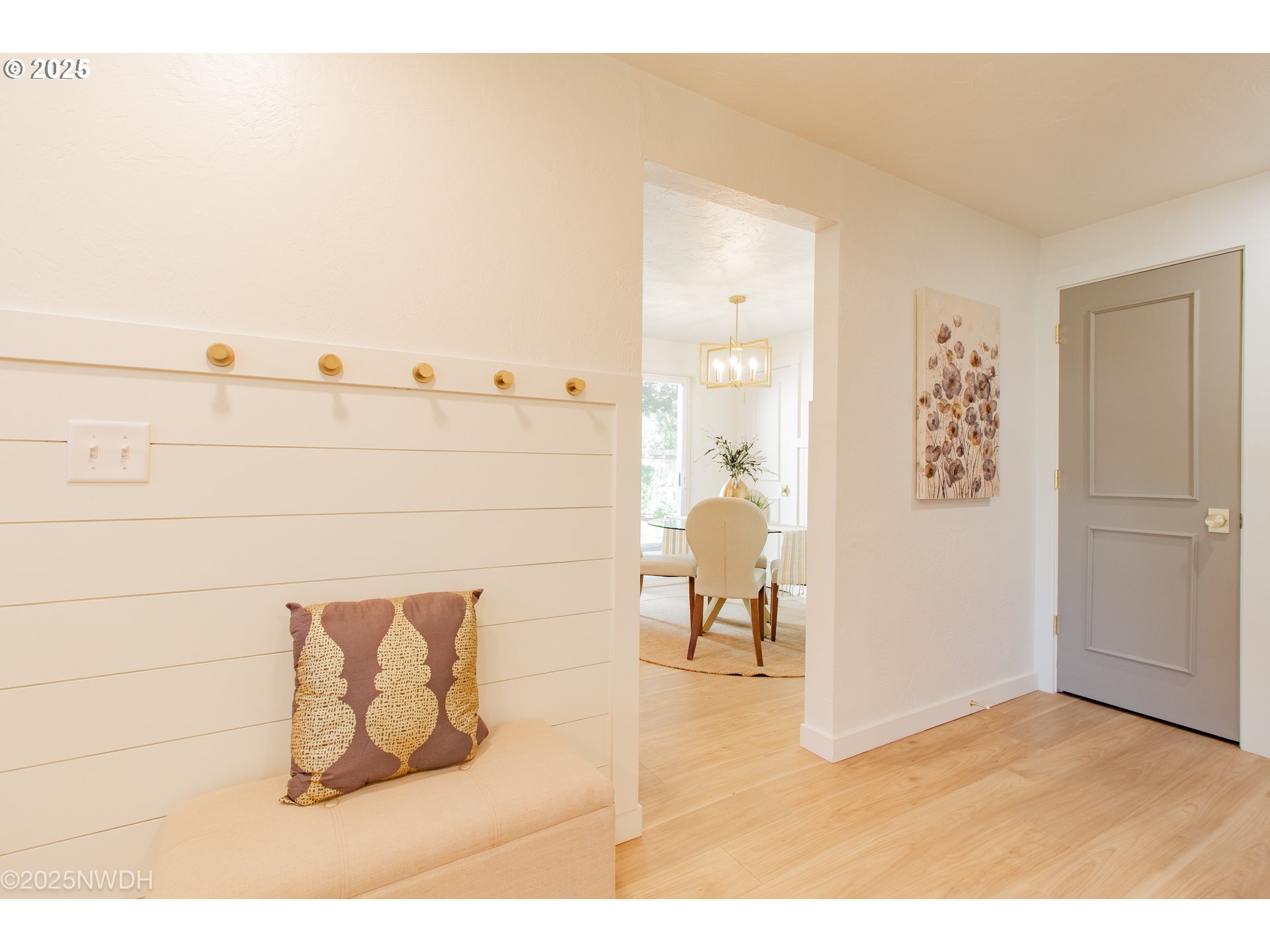 651 T Street Springfield, OR 97477 - Photo 8 of 32 a view of living room
