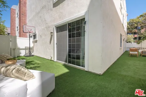 $1,595,000 | 315 North Swall Drive, Unit 103, Beverly Hills, CA 90211