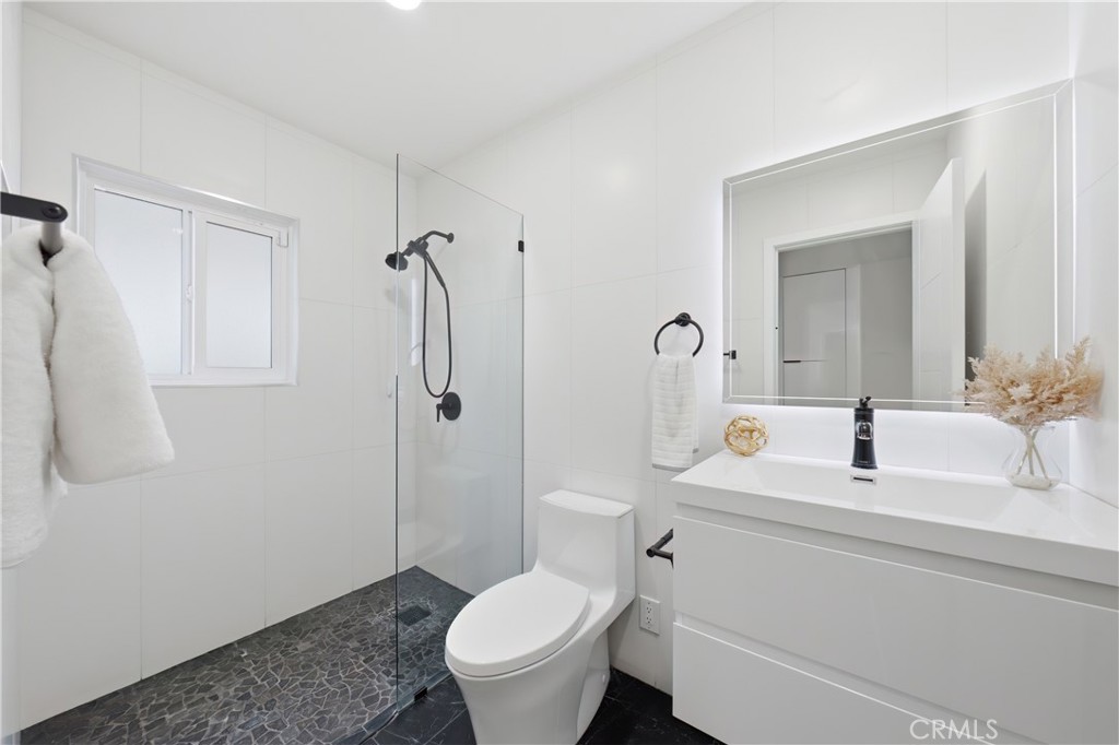 158 North Thistle Road Brea, CA 92821 - Photo 20 of 58 First floor full bathroom