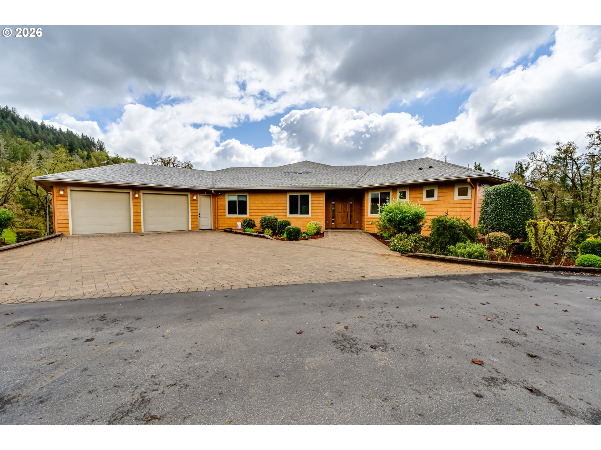 37871 Jasper Lowell Road Springfield, OR 97478 - Photo 2 of 48 Exterior