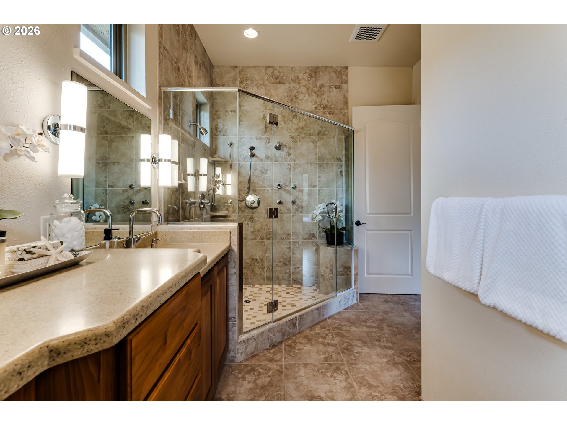 37871 Jasper Lowell Road Springfield, OR 97478 - Photo 23 of 48 Bathroom, Attached