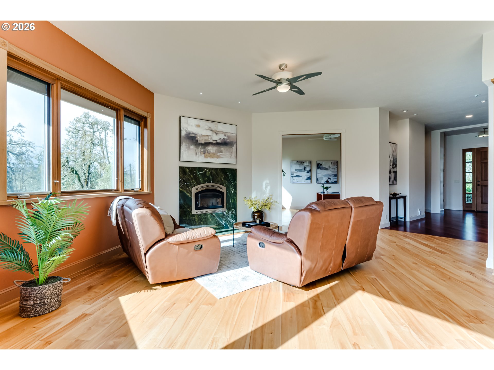 37871 Jasper Lowell Road Springfield, OR 97478 - Photo 4 of 48 Living Room