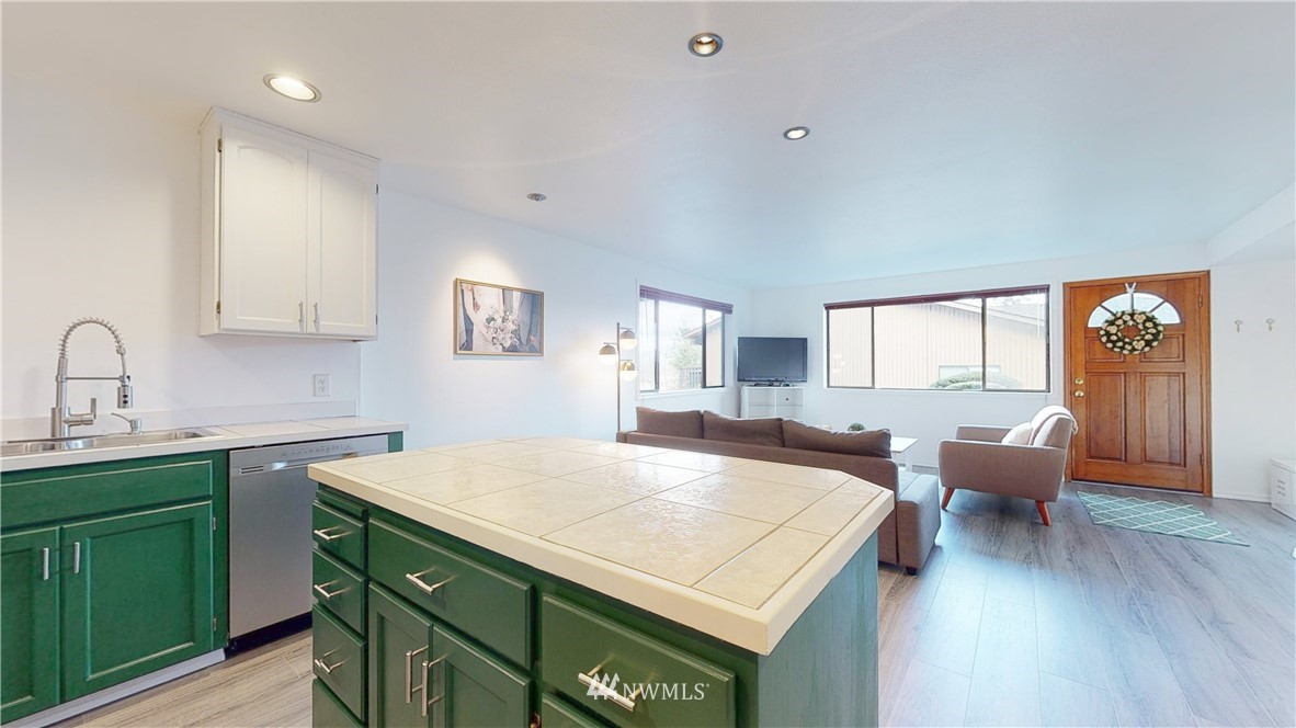 1633 Eagle Ridge Drive South, Unit A7 Renton, WA 98055 - Photo 3 of 17 Gallery Image 3