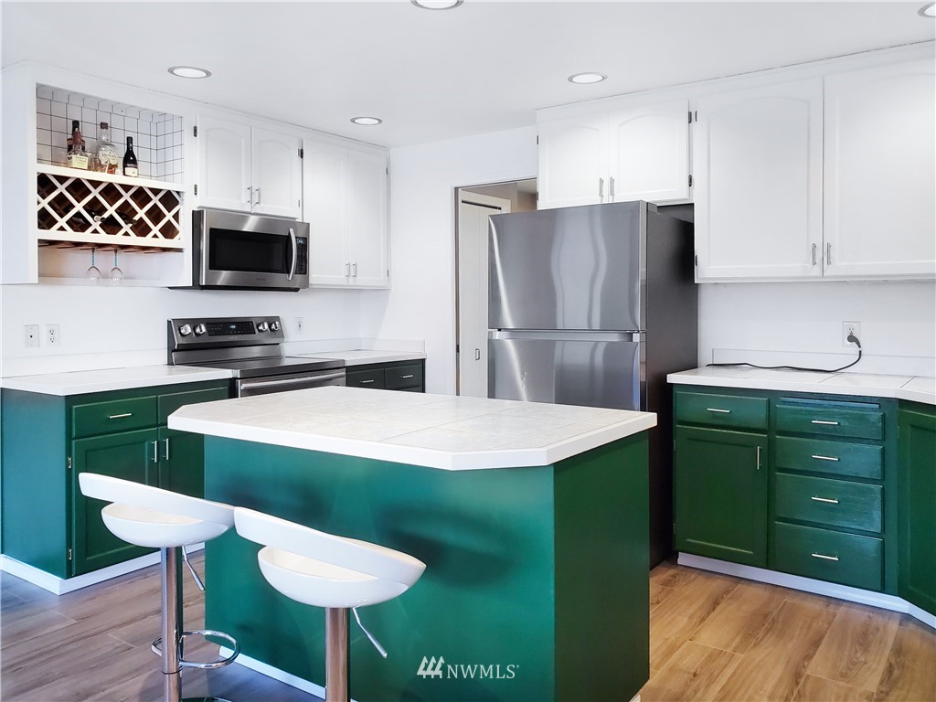 1633 Eagle Ridge Drive South, Unit A7 Renton, WA 98055 - Photo 5 of 17 Gallery Image 5