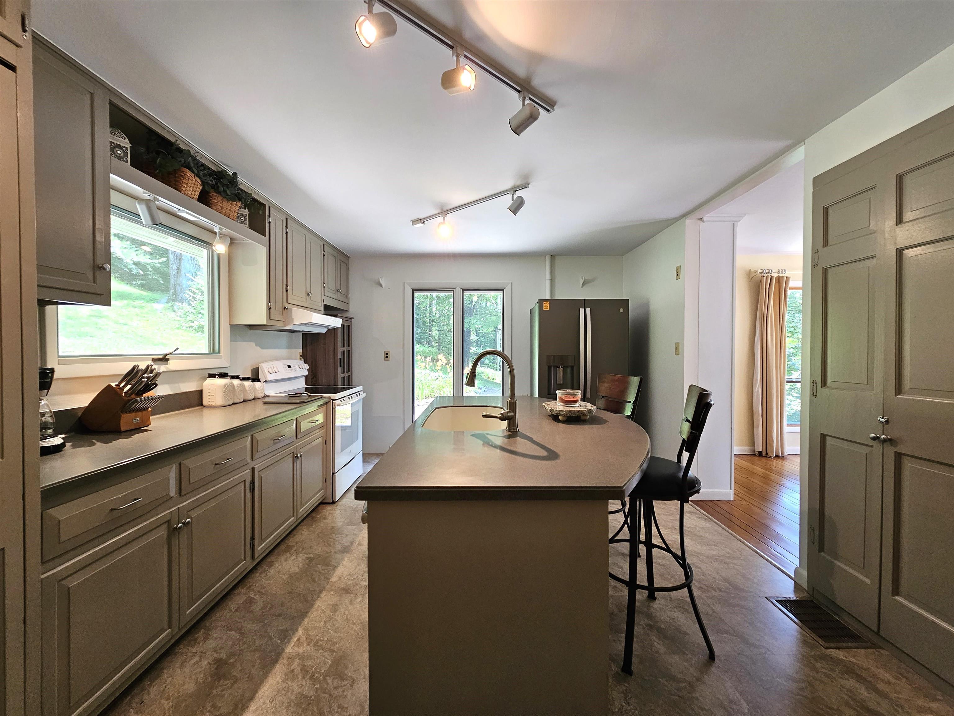 579 North Orchard Road Grafton, VT 05146 - Photo 4 of 37