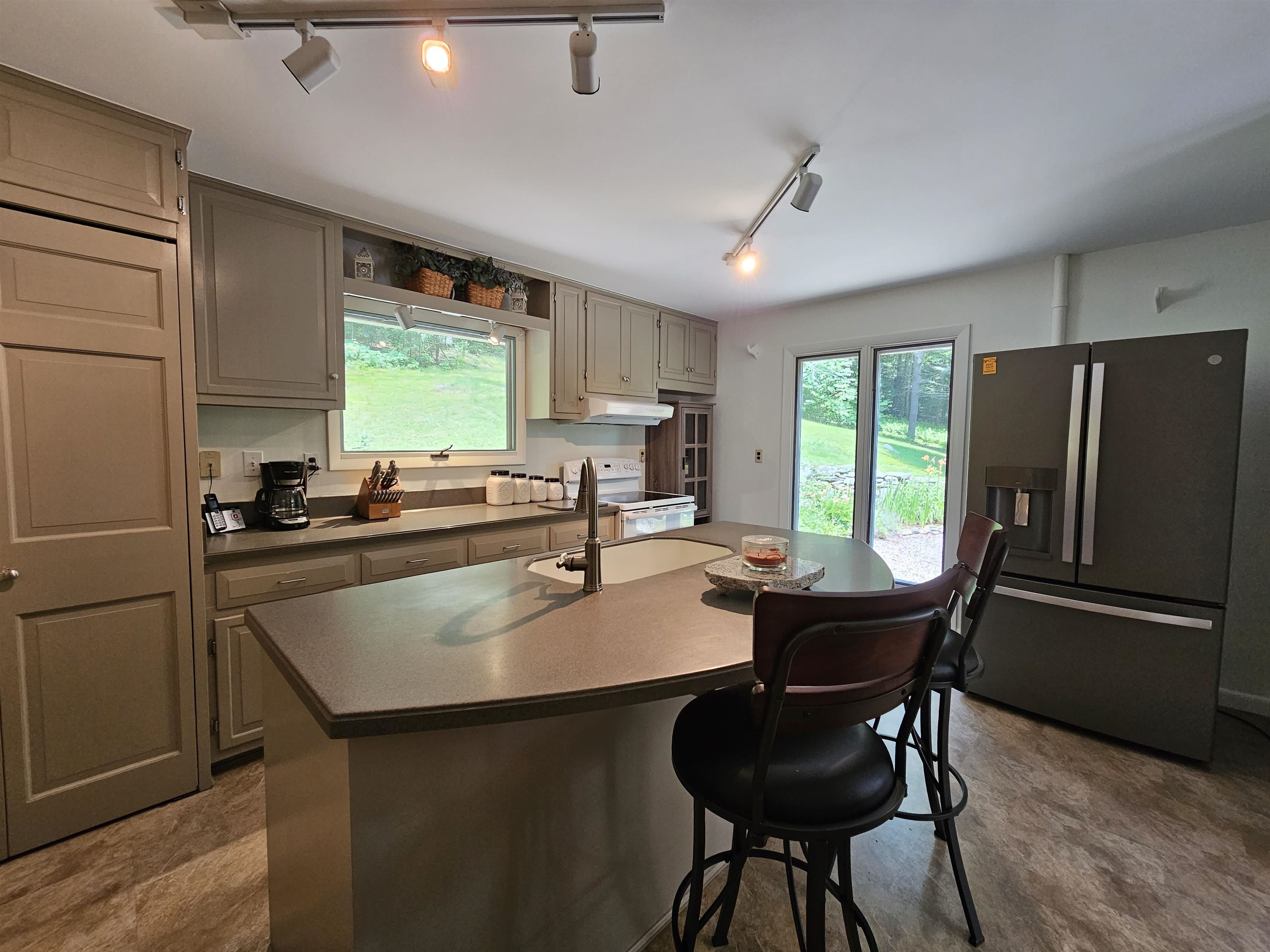 579 North Orchard Road Grafton, VT 05146 - Photo 5 of 37