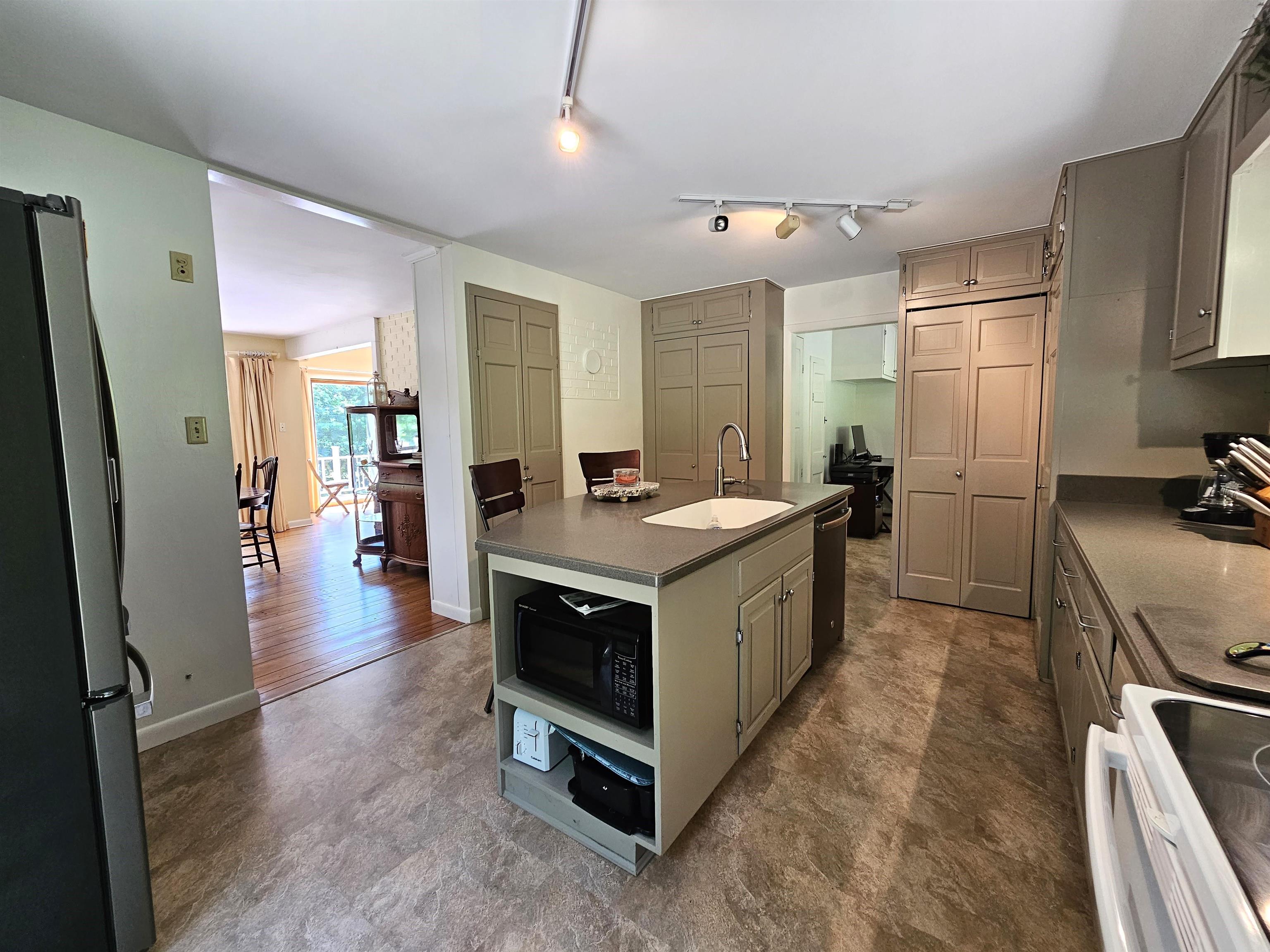 579 North Orchard Road Grafton, VT 05146 - Photo 6 of 37