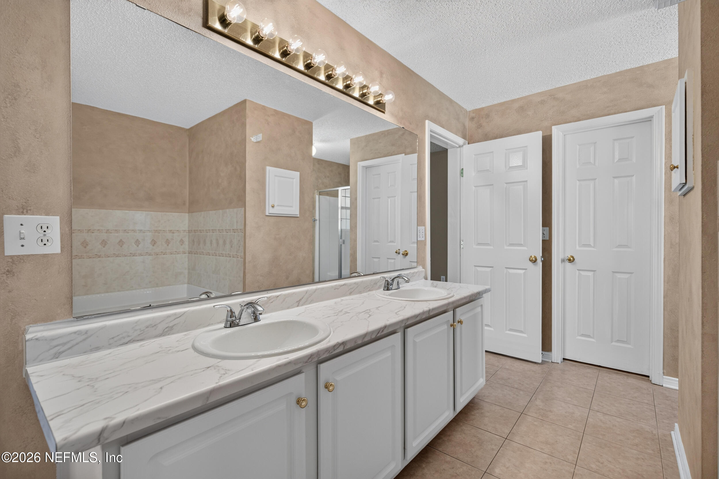 2432 Mallory Hills Road Jacksonville, FL 32221 - Photo 35 of 68 41_primary bath 3