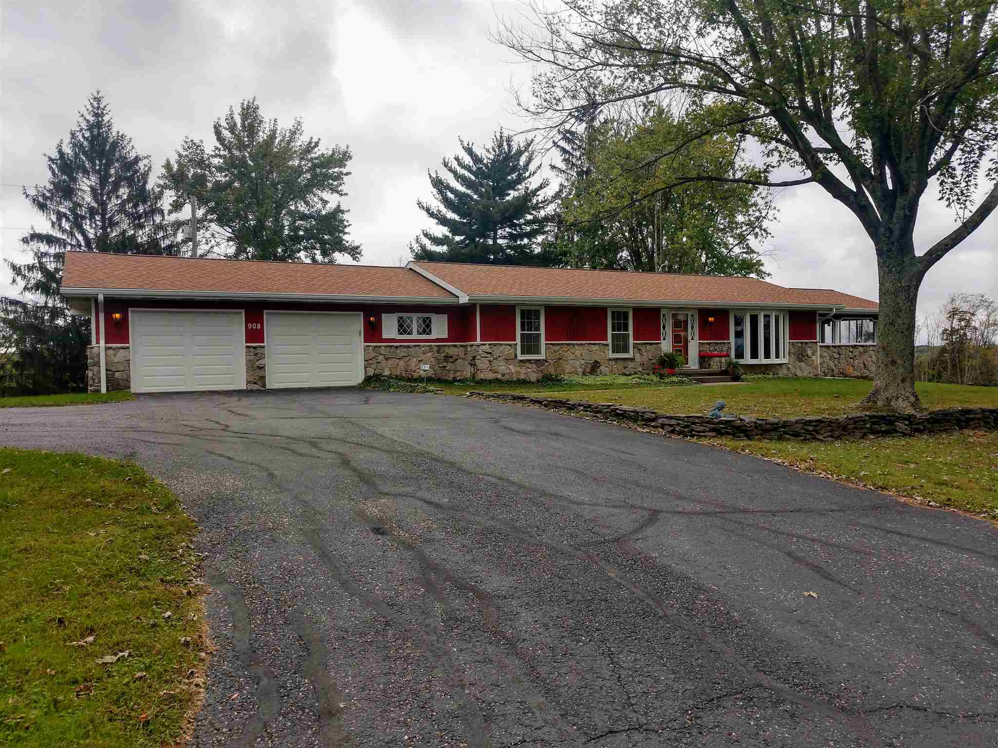 908 Leatherwood Road Bedford, IN 47421 - Photo 3 of 27 Gallery Image 3