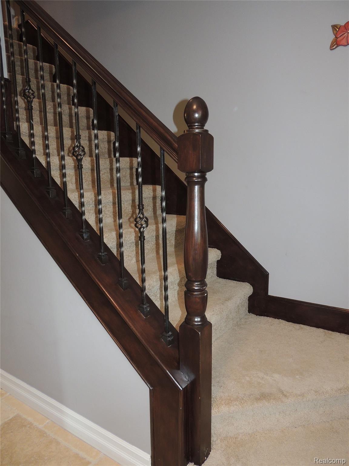 642 Baker Street Rochester, MI 48307 - Photo 10 of 20 Railing.JPG