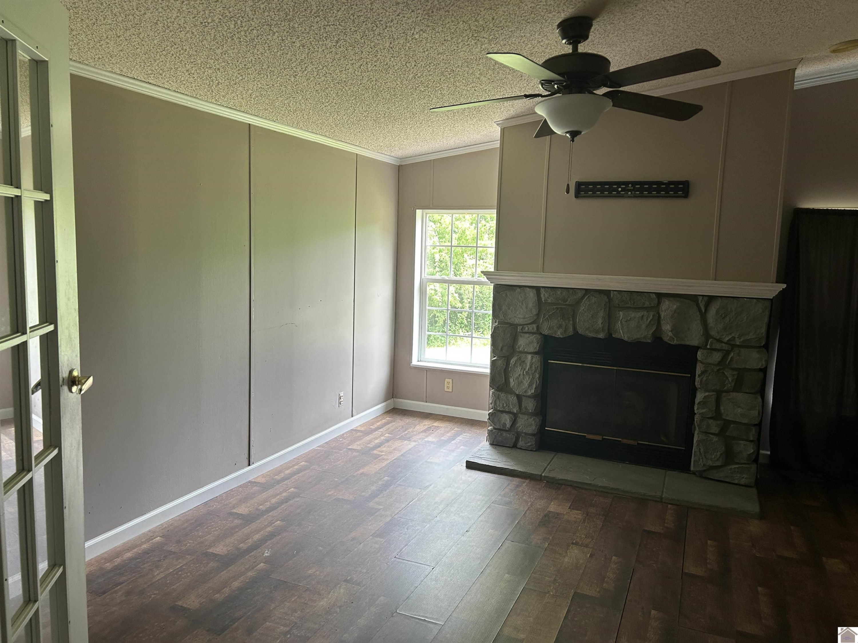 142 Frankfort Road Benton, KY 42025 - Photo 10 of 27 FAMILY ROOM