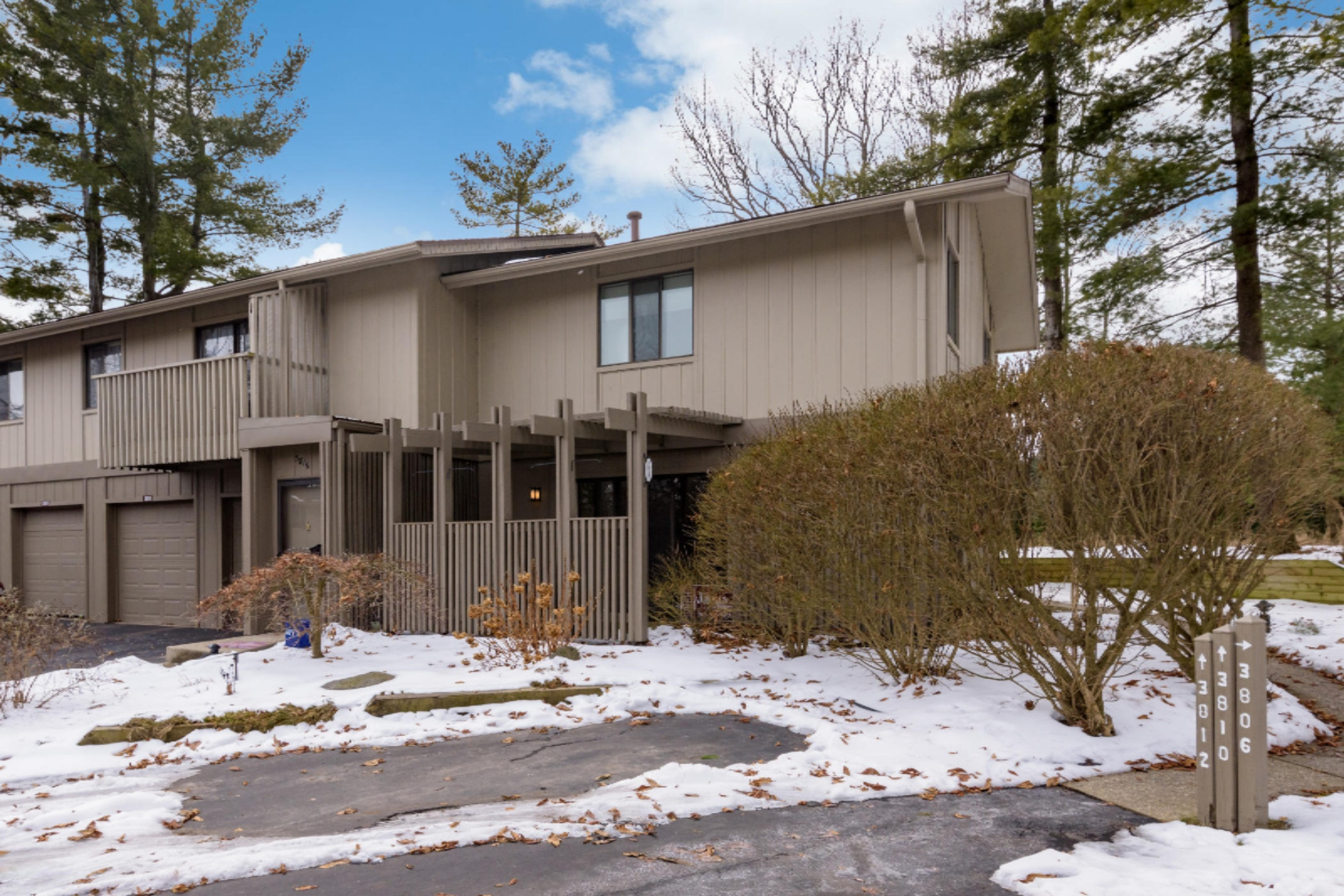 3812 Greenleaf Circle Kalamazoo, MI 49008 - Photo 1 of 25 Greenleaf_Cricle_3812_Kalamazoo_49008-Ex