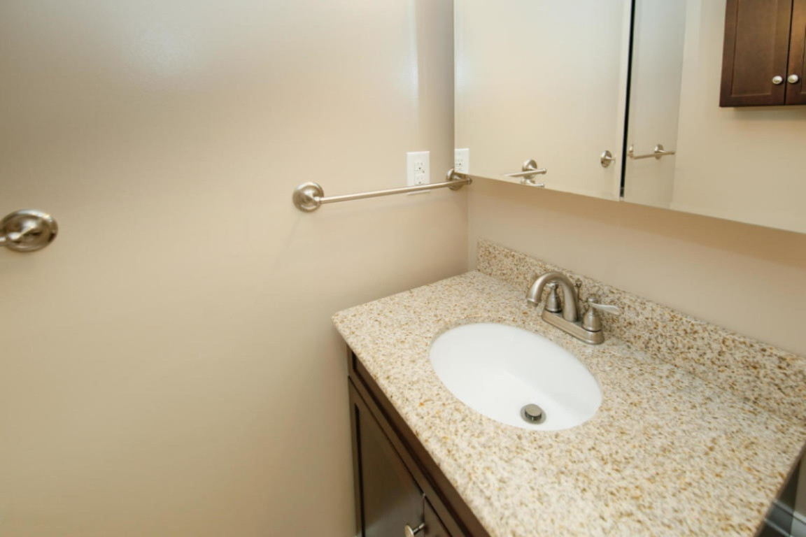 3812 Greenleaf Circle Kalamazoo, MI 49008 - Photo 11 of 25 20160531181134188614000000-o