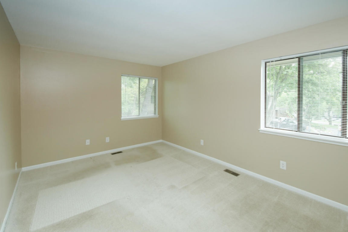 3812 Greenleaf Circle Kalamazoo, MI 49008 - Photo 12 of 25 20160531181156386182000000-o