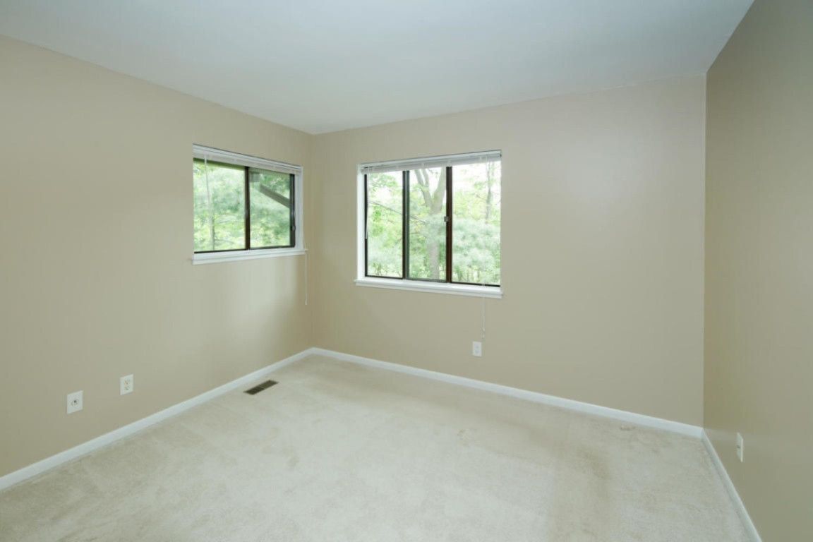 3812 Greenleaf Circle Kalamazoo, MI 49008 - Photo 13 of 25 20160531181201103533000000-o