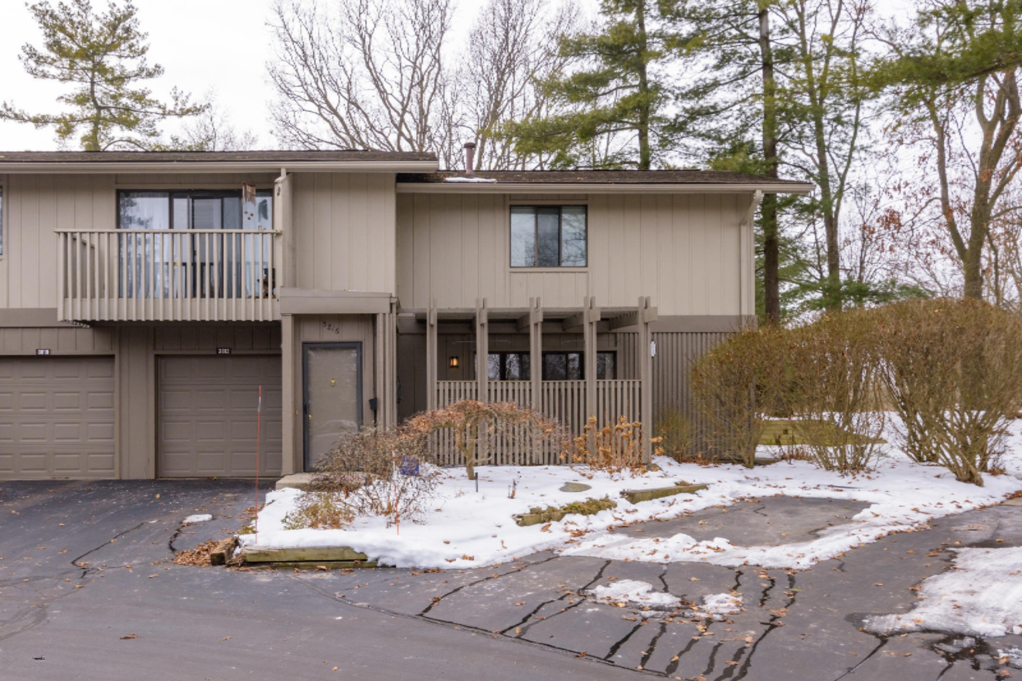 3812 Greenleaf Circle Kalamazoo, MI 49008 - Photo 2 of 25 Greenleaf_Cricle_3812_Kalamazoo_49008-Ex