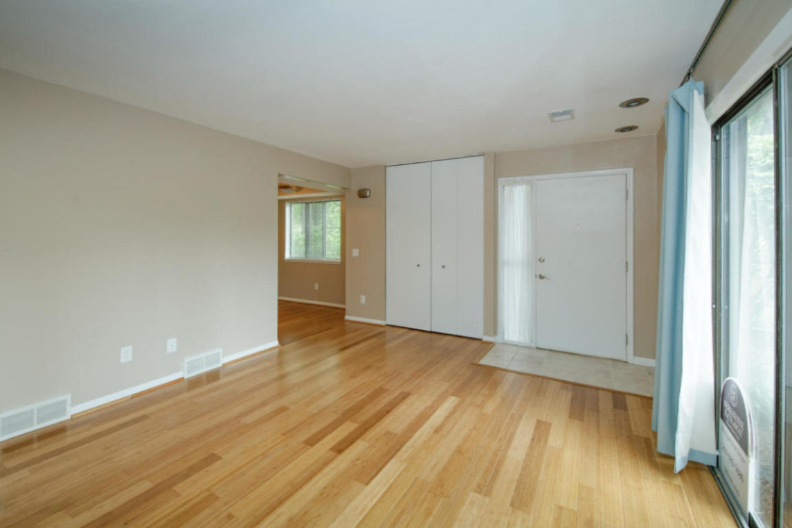3812 Greenleaf Circle Kalamazoo, MI 49008 - Photo 6 of 25 20160531181054641238000000-o