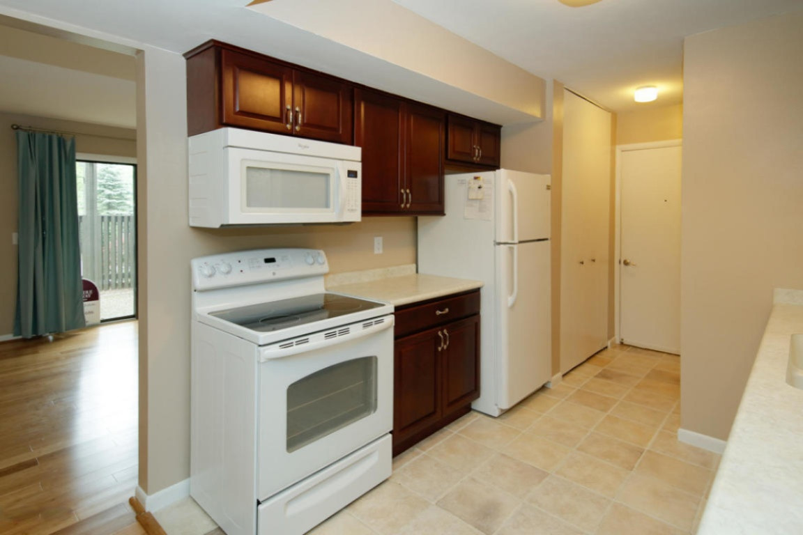 3812 Greenleaf Circle Kalamazoo, MI 49008 - Photo 8 of 25 20160531181116749716000000-o