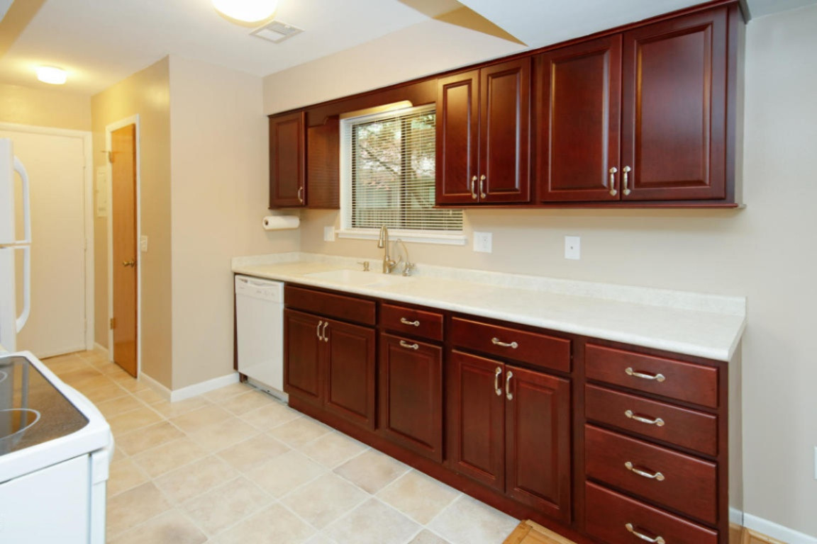 3812 Greenleaf Circle Kalamazoo, MI 49008 - Photo 10 of 25 20160531181124093648000000-o