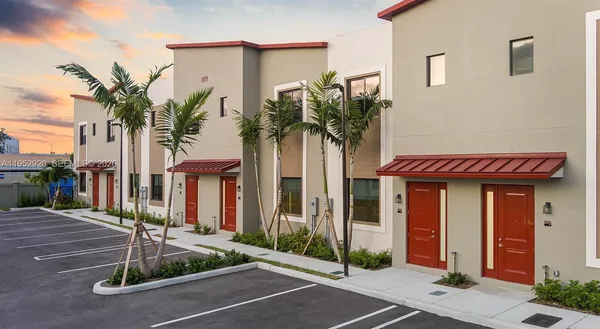 $3,701 | 1001 Northeast 58th Street, Unit C, Oakland Park, FL 33334