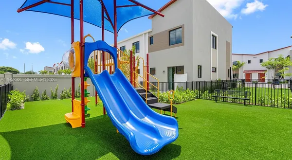 $3,701 | 1001 Northeast 58th Street, Unit C, Oakland Park, FL 33334