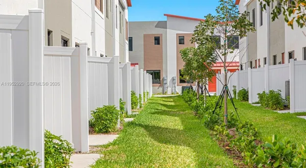 $3,701 | 1001 Northeast 58th Street, Unit C, Oakland Park, FL 33334