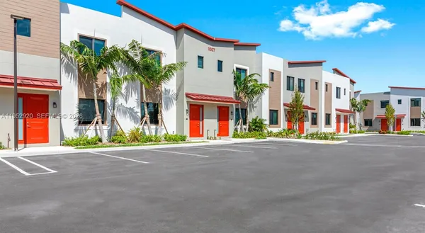 $3,701 | 1001 Northeast 58th Street, Unit C, Oakland Park, FL 33334