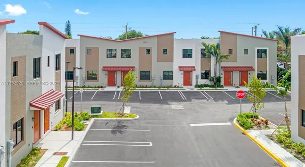 $3,701 | 1001 Northeast 58th Street, Unit C, Oakland Park, FL 33334