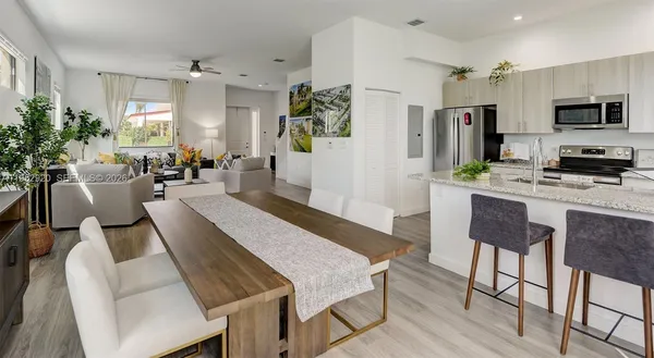 $3,701 | 1001 Northeast 58th Street, Unit C, Oakland Park, FL 33334