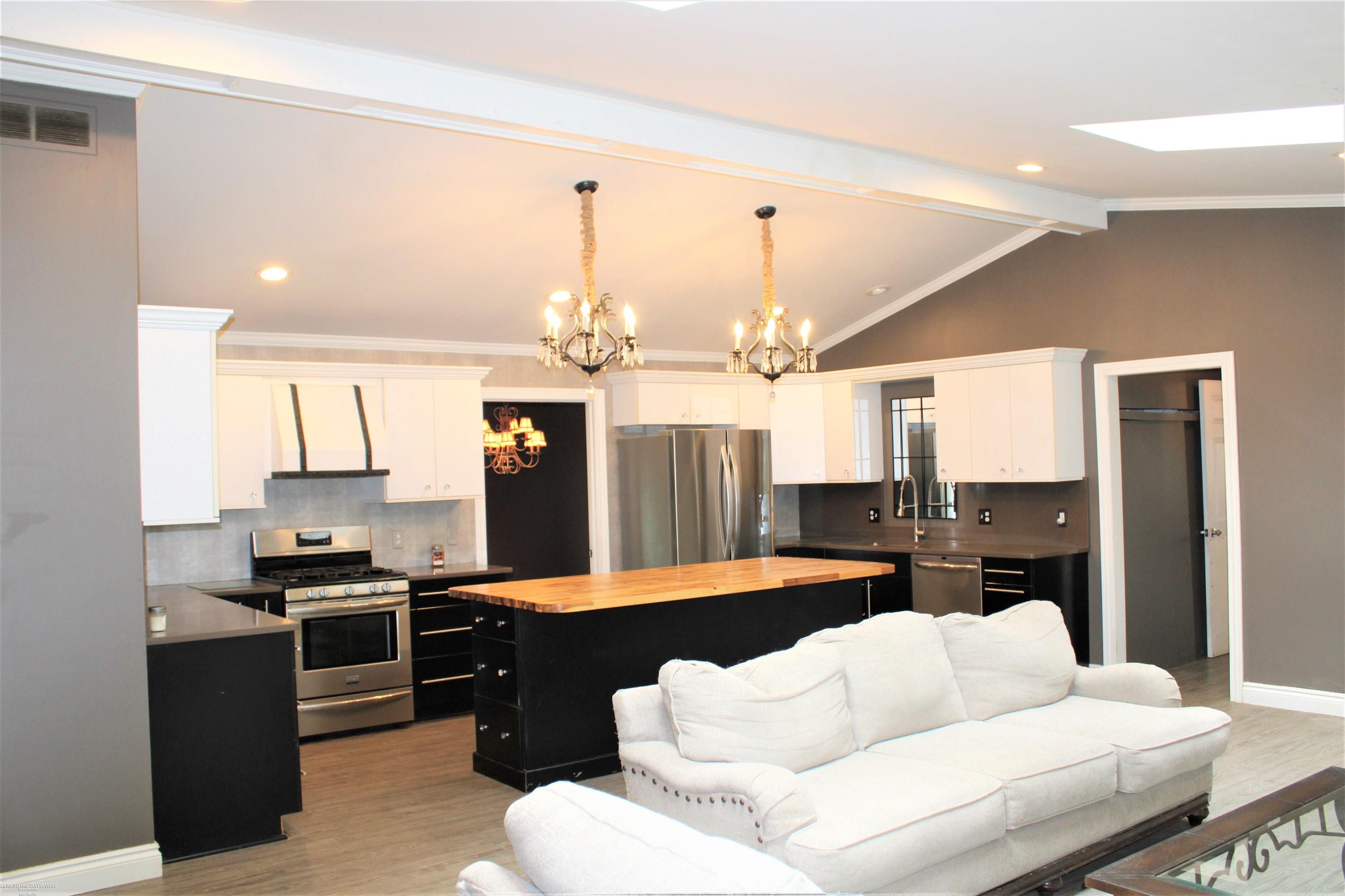 8981 Devon Drive Utica, MI 48317 - Photo 9 of 31 50114324-8.JPG