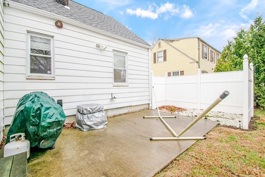149 Powell Avenue Springfield, MA 01118 - Photo 5 of 37 Gallery Image 5