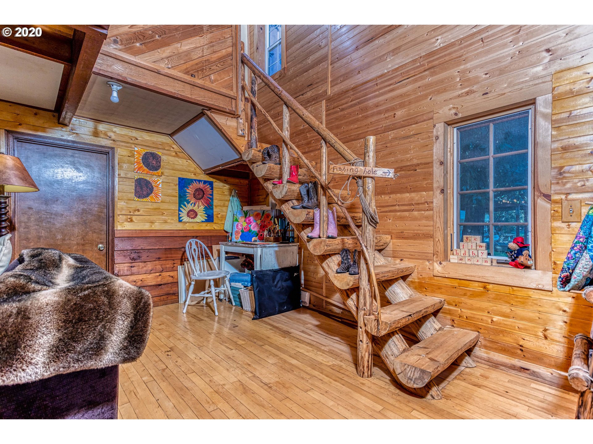 32124 South Shady Dell Road Molalla, OR 97038 - Photo 8 of 27 Staircase