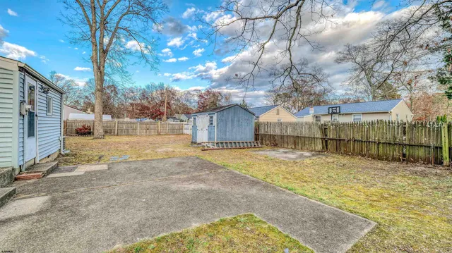 a view of backyard of the house