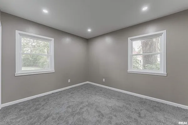 $135,000 | 212 Palmer Avenue, Lincoln, IL 62656