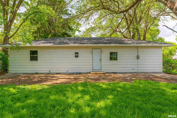 $135,000 | 212 Palmer Avenue, Lincoln, IL 62656