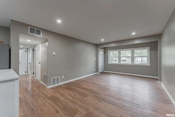 $135,000 | 212 Palmer Avenue, Lincoln, IL 62656