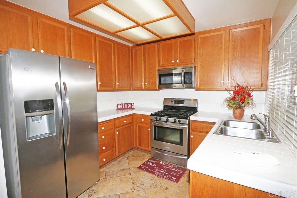 2316 Seasons Road Oceanside, CA 92056 - Photo 5 of 23 Stainless Steel Fridgedaire Gallery