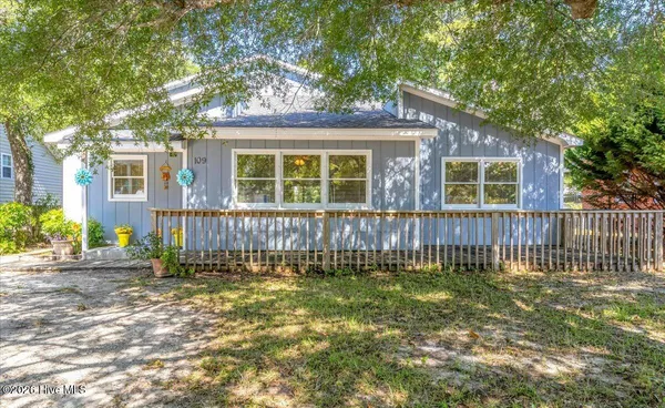 $649,500 | 109 Northeast 30th Street, Oak Island, NC 28465