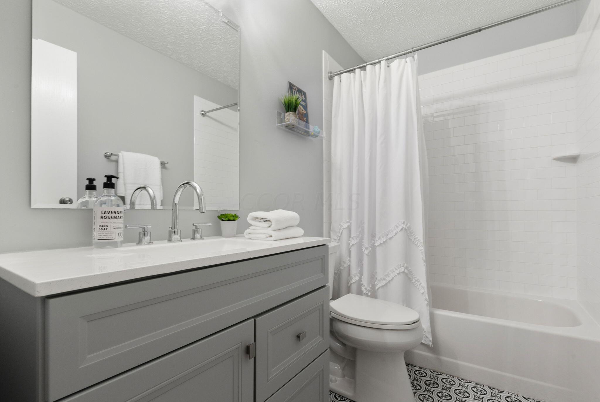 779 Lindenhaven Road Columbus, OH 43230 - Photo 19 of 33 Full Bathroom Two