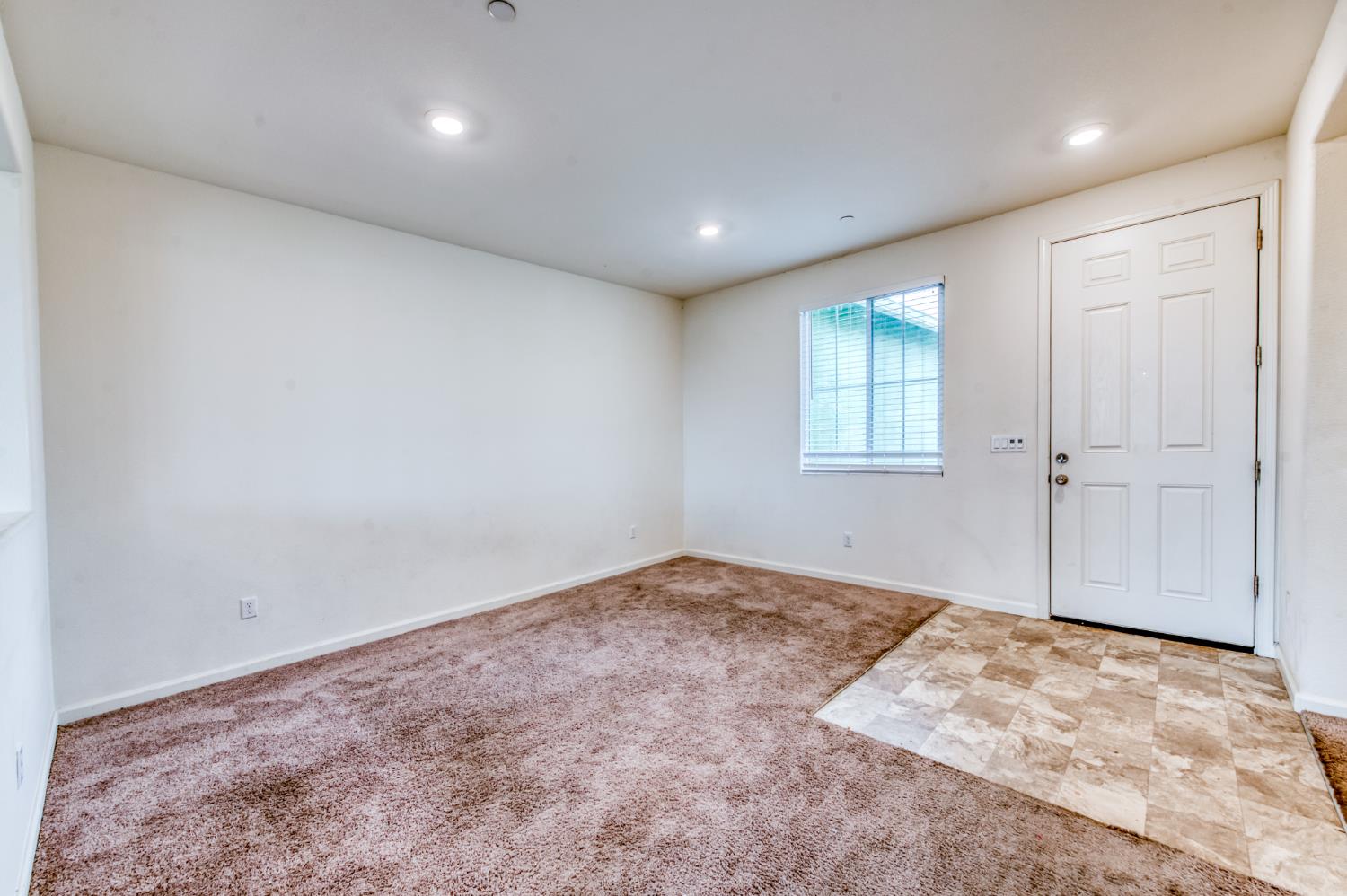 1469 Rinconada Drive Madera, CA 93637 - Photo 18 of 32 an empty room with a window