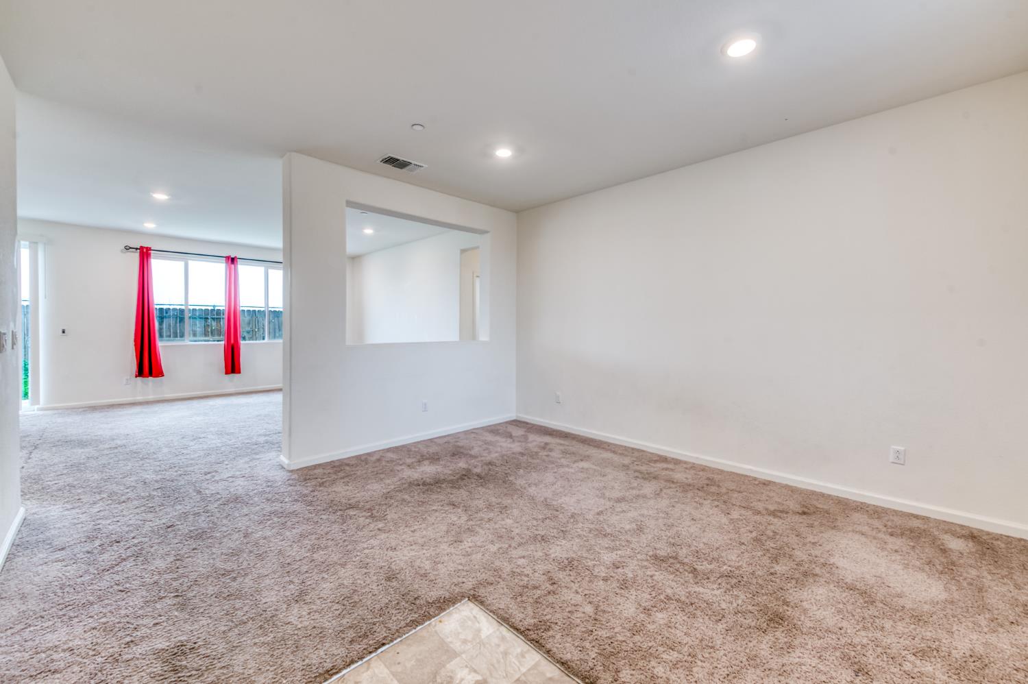 1469 Rinconada Drive Madera, CA 93637 - Photo 28 of 32 en empty room with windows