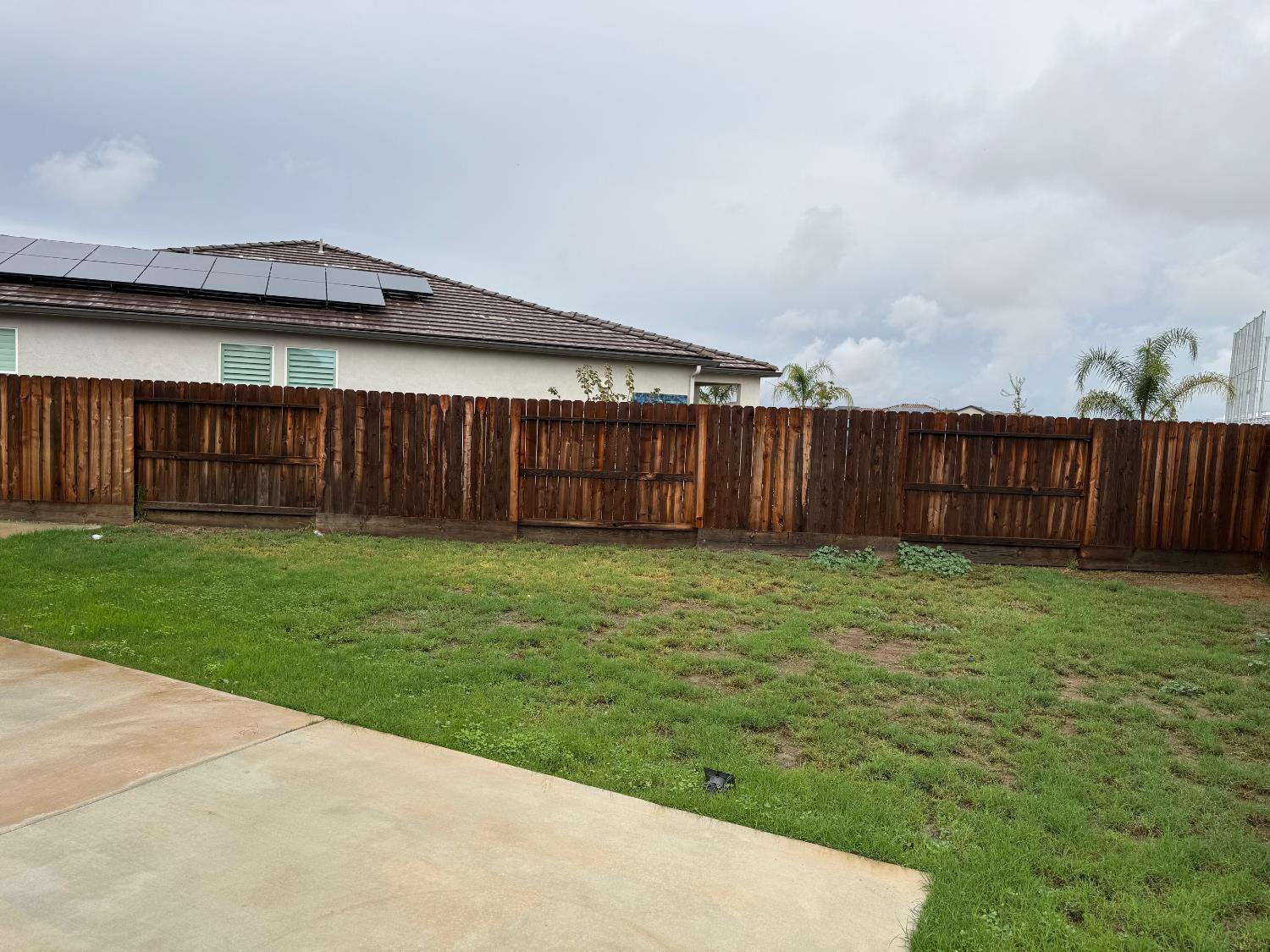 1469 Rinconada Drive Madera, CA 93637 - Photo 30 of 32 a backyard of a house