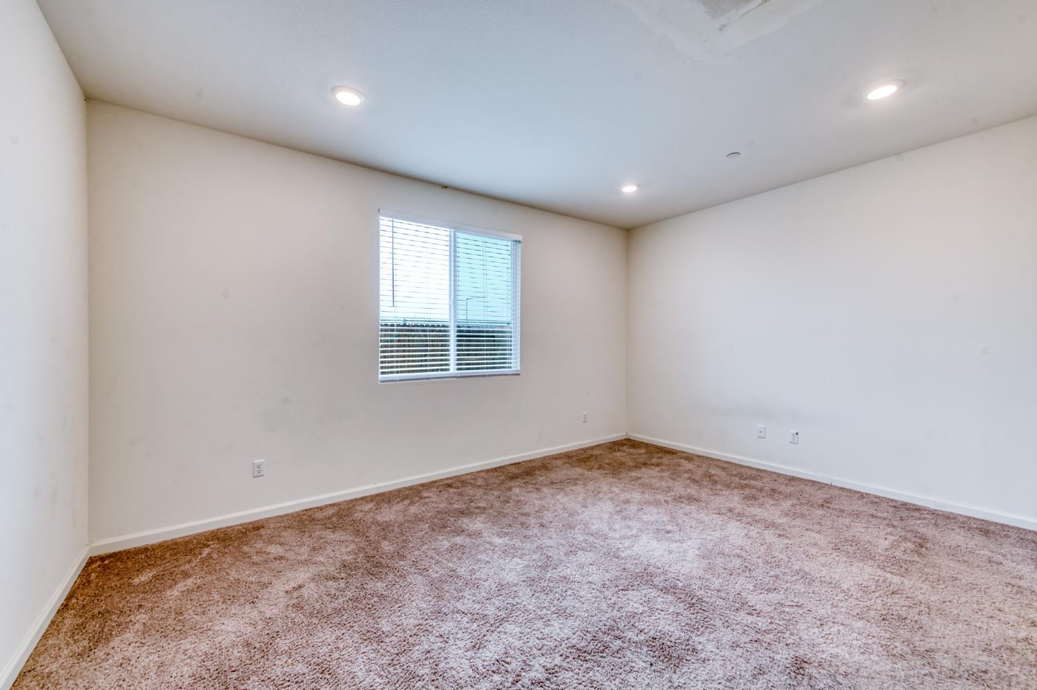 1469 Rinconada Drive Madera, CA 93637 - Photo 10 of 32 an empty room with windows