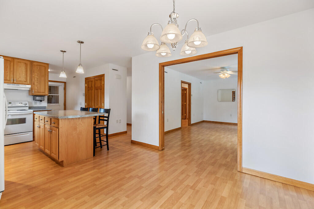 242 China Road Winslow, ME 04901 - Photo 15 of 38 Dining area