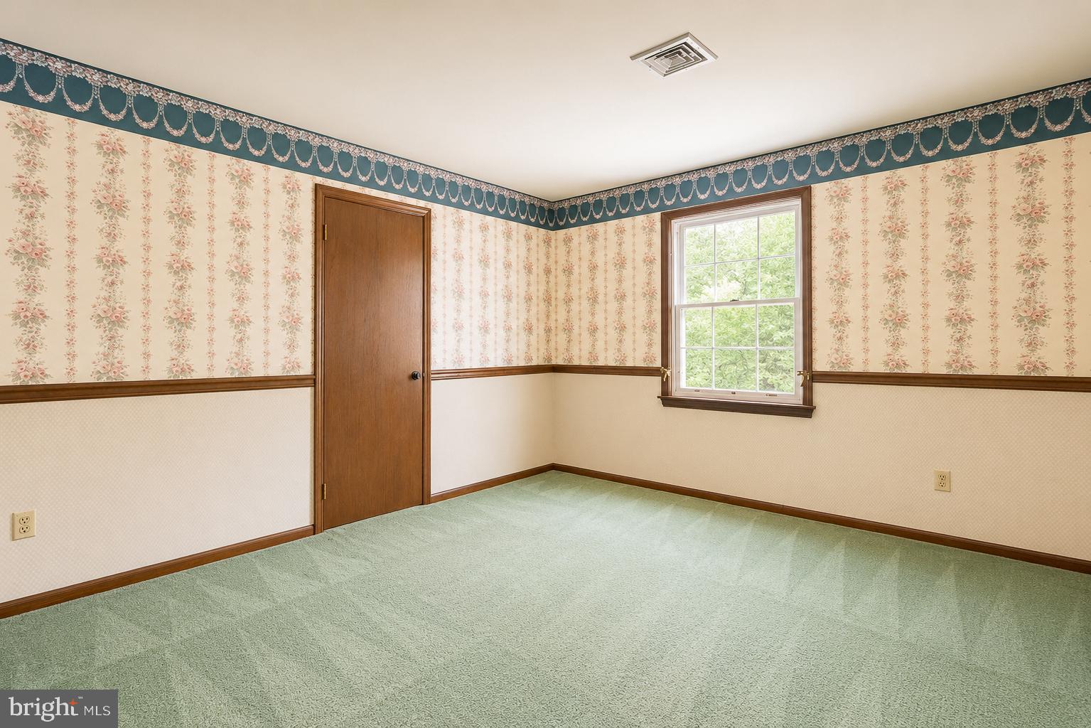 3032 Rte 9 South Rio Grande, NJ 08242 - Photo 19 of 47 Charming room with vintage wallpaper.