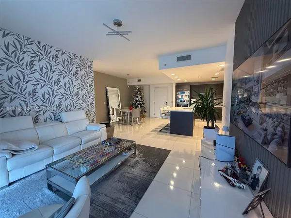 $3,150 | 7661 Northwest 107th Avenue, Unit 503, Doral, FL 33178