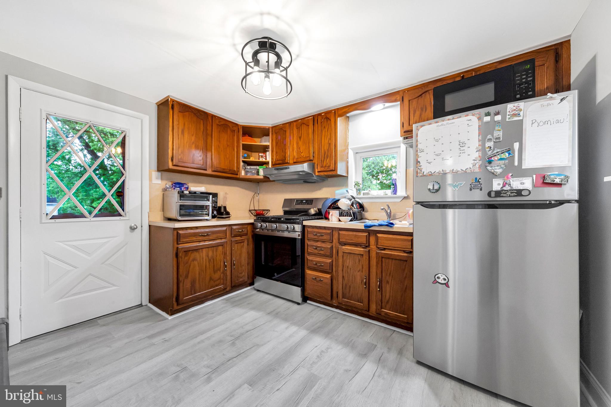 27 Elm Avenue Clementon, NJ 08021 - Photo 11 of 28