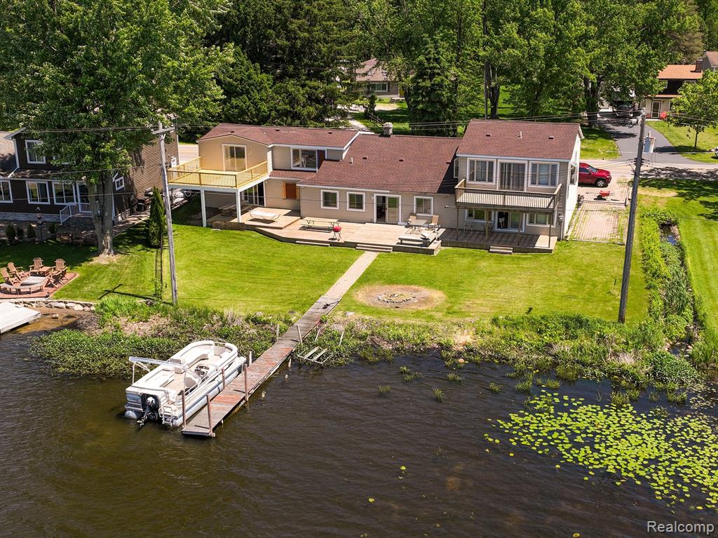 1794 South Hughes Road Brighton, MI 48114 - Photo 4 of 41